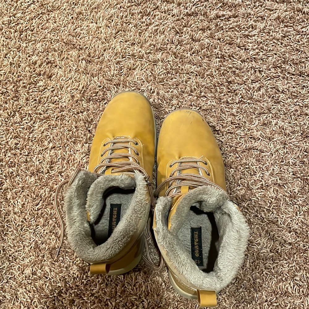 Quatchi light brown warm snow boots. Size 43.